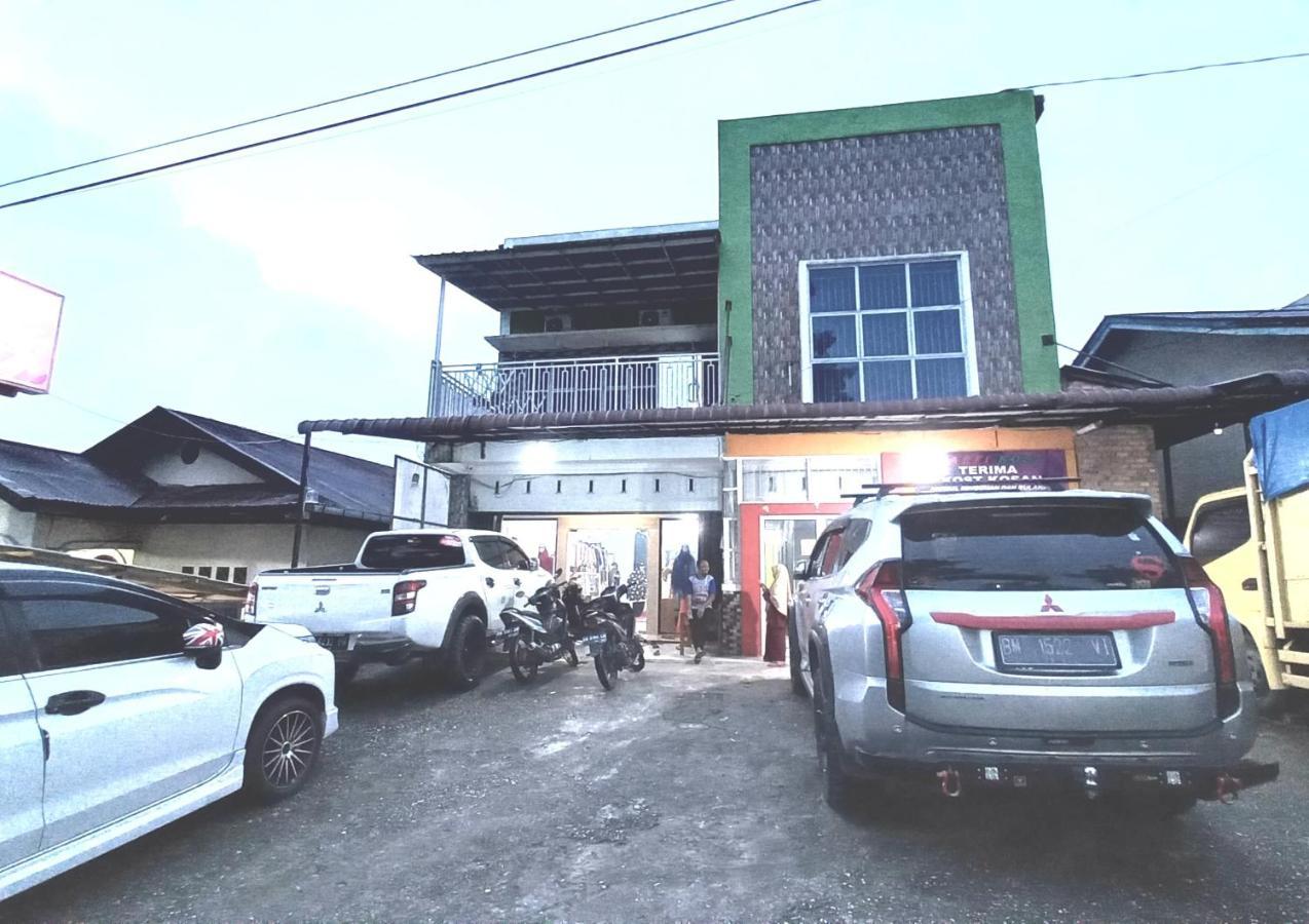 Oyo 93206 Penginapan Budi Syariah Hotel Pekanbaru Luaran gambar