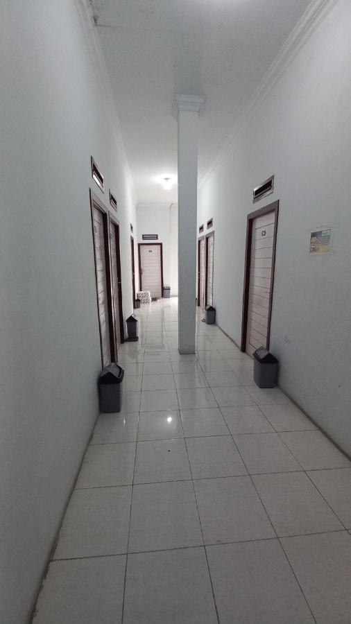 Oyo 93206 Penginapan Budi Syariah Hotel Pekanbaru Luaran gambar